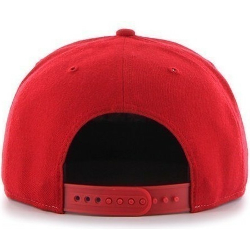 casquette-plate-rouge-snapback-unie-avec-logo-lateral-mlb-boston-red-sox-47-brand